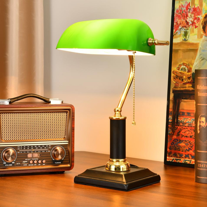 Home Office Lamp - Lámpara de Escritorio de Estilo Retro